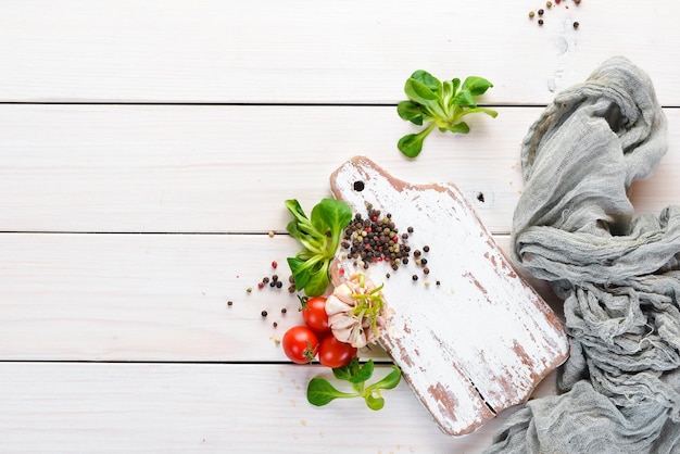 Składniki na drewnianym stole